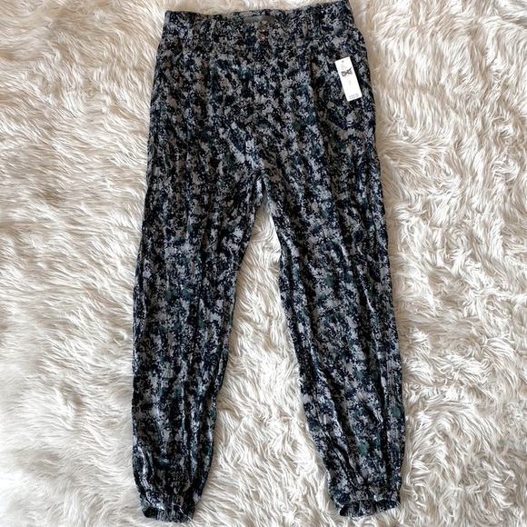 Anthropologie Diandra Pleated Joggers in Green Motif - Picture 7 of 14
